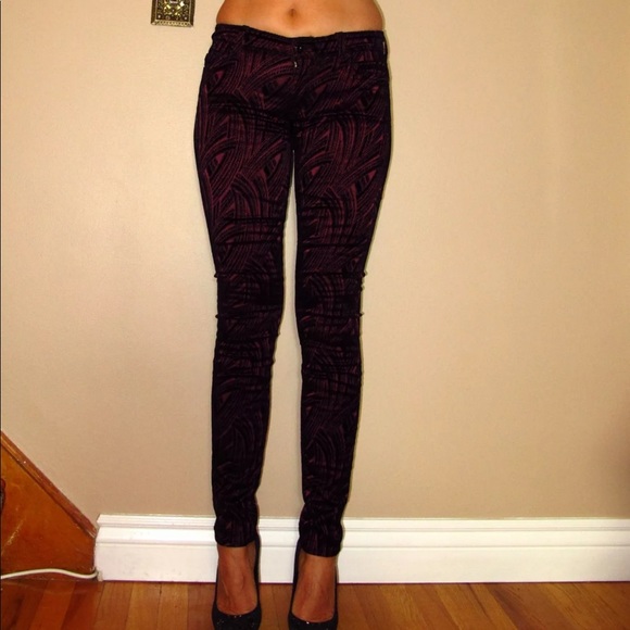7 For All Mankind Burnt Velvet Skinny Pants Jeans Wine Red Black Size 26 New - Picture 5 of 8